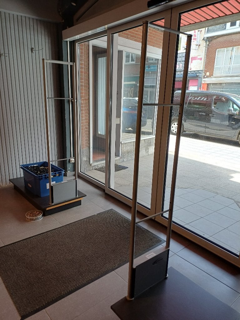 Totem antivol pour magasin de vêtements, Enlèvement, Utilisé