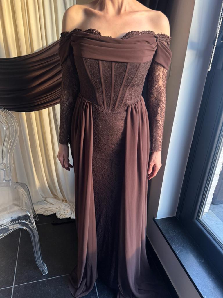 Bruin lang kleedje maat 38/40, Kleding | Dames, Gelegenheidskleding, Zo goed als nieuw, Maat 38/40 (M), Bruin, Ophalen