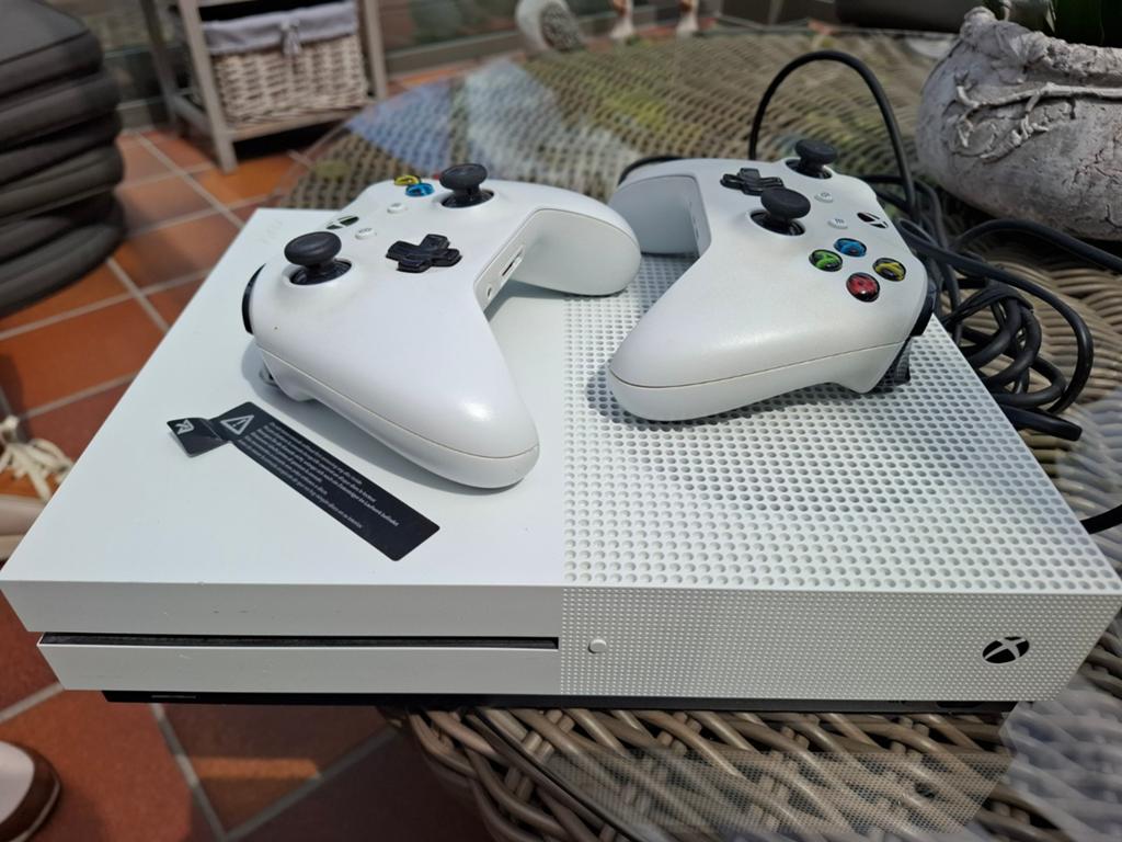 Xbox One S met 2 controllers en 3 spellen, Enlèvement, Avec 2 manettes, Xbox One