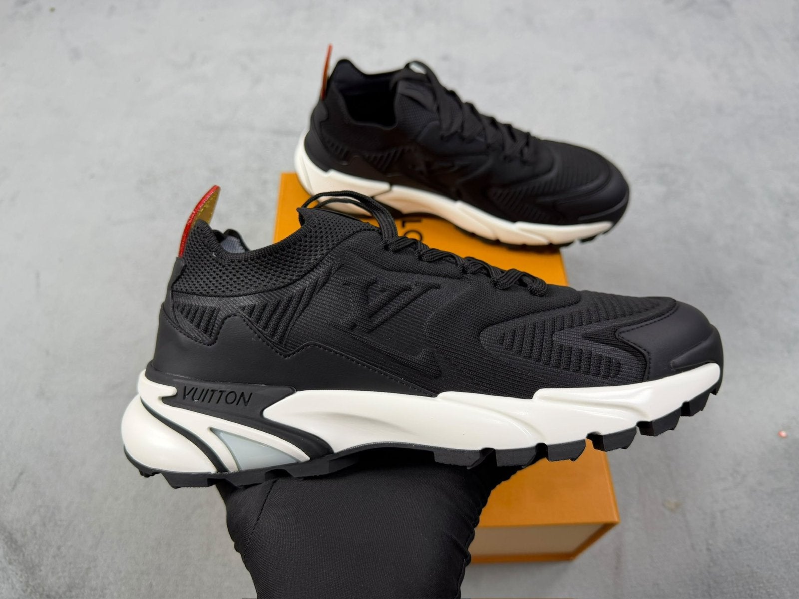 Louis Vuitton Sneakers – Black/White, Ophalen, Zwart, Sneakers