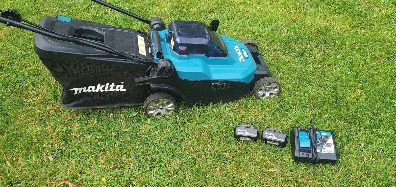 Makita DLM382 Accu Grasmaaier met 2x 5.0Ah Accu's, Tuin en Terras, Ophalen, Opvangbak