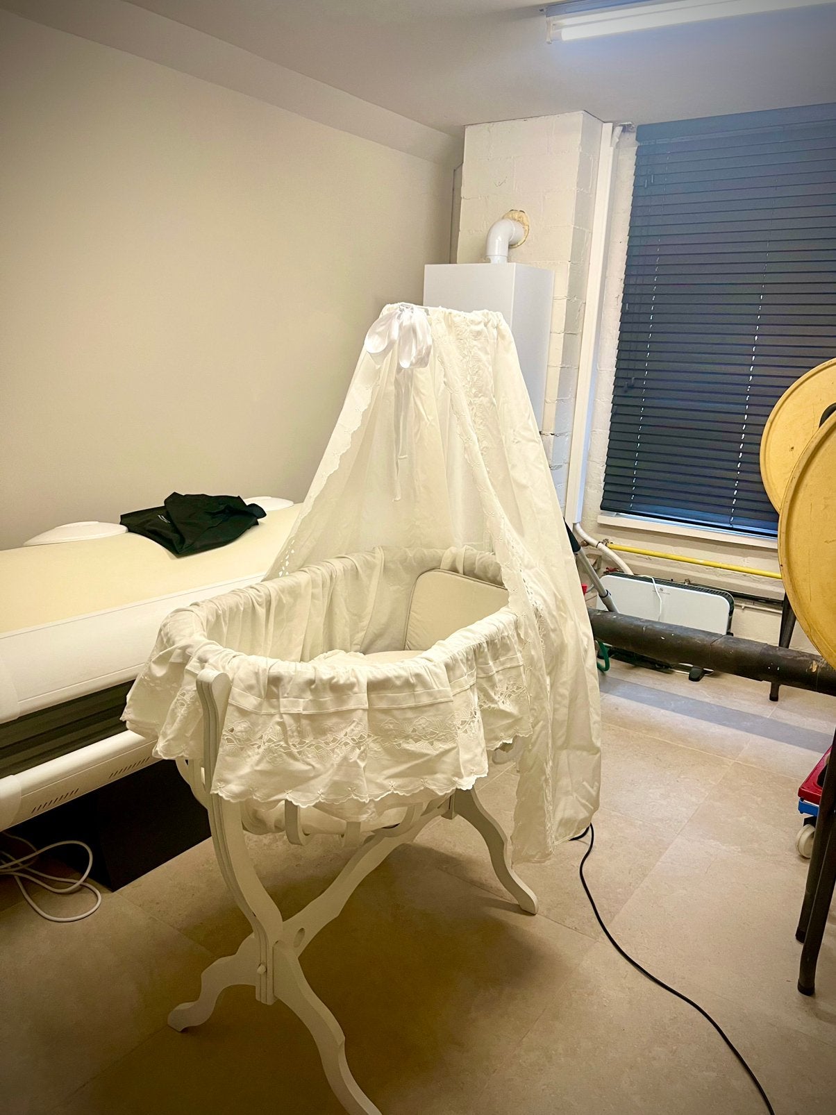 Joli lit bébé avec matelas et couette, 100€, Enlèvement, Utilisé, Berceau
