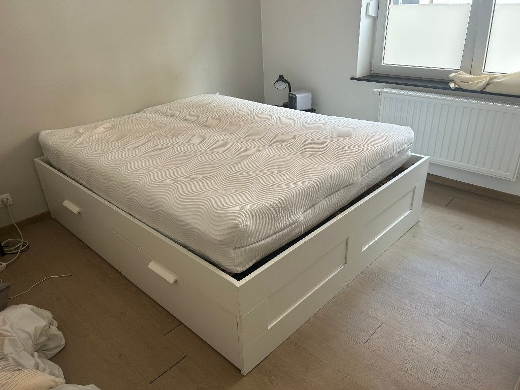 Brimnes bedframe met geïntegreerde opbergruimte: 160X200, Huis en Inrichting, Slaapkamer | Bedden, Ophalen, Gebruikt, Wit, Twijfelaar