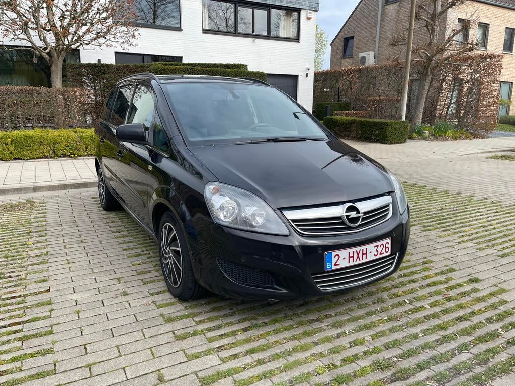Opel zafira 2011 met 7 platzen euro 5, Auto's, Opel, Voorwielaandrijving, Zwart, 4 cilinders, Parkeersensor