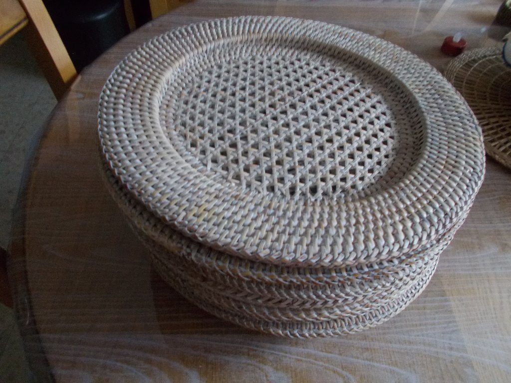 Ensemble de sous-assiettes en rotin ronds (8) et carrés (8)., Maison & Meubles, Sous-assiette, Comme neuf, Enlèvement, Beige