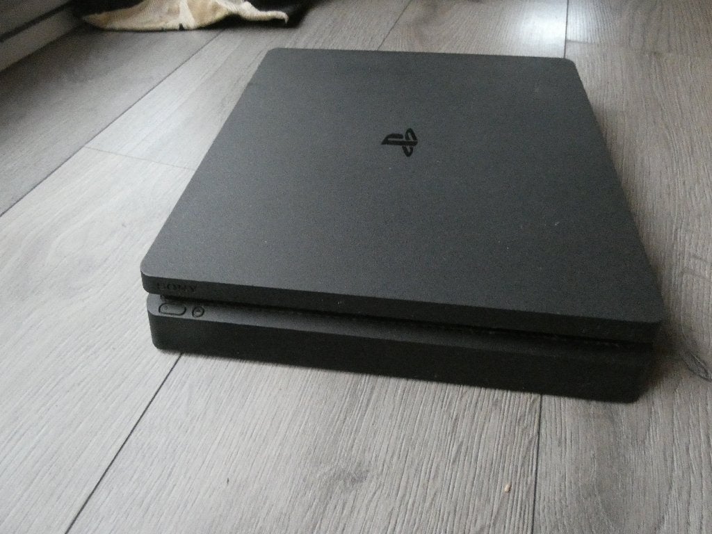 PS4 – Werkt nog, maar met defect aan de cd-lezer, Games en Spelcomputers, Ophalen, Zonder controller, Original, 500 GB