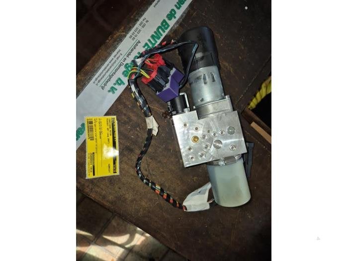 Moteur toit escamotable d'un Peugeot 207, -, 3 mois de garantie, Utilisé, -