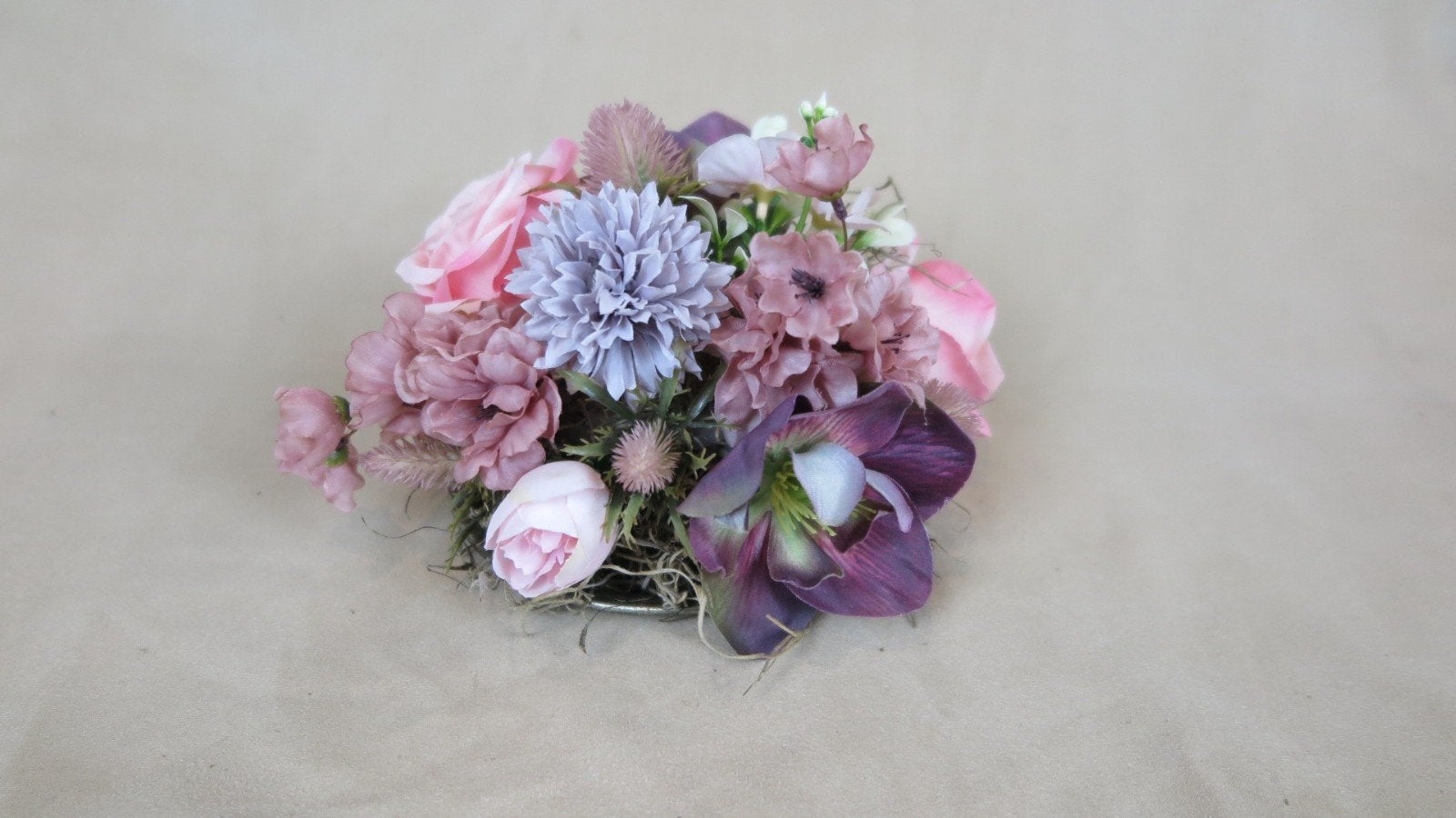 "Taartje" van zijden bloemen., Huis en Inrichting, Ophalen, Bloemstuk, Paars