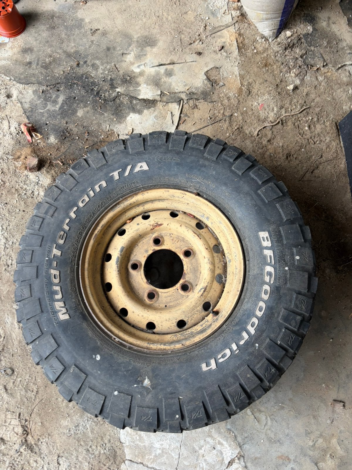 Defender wolf velg, Ophalen