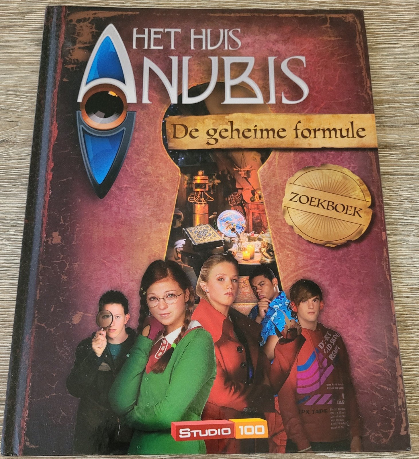 Het Huis Anubis - De geheime formule - zoekboek, Verzamelen, Ophalen of Verzenden, Zo goed als nieuw, Tv, Overige typen