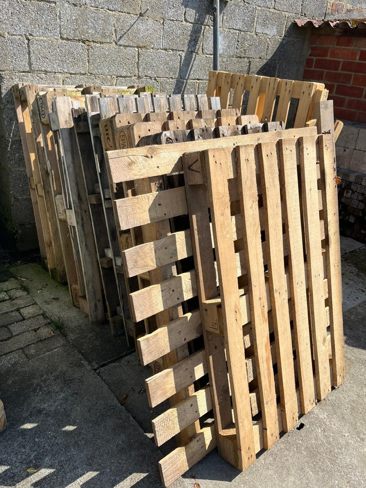 13 palettes en bois et 1 support en bois, Enlèvement, Utilisé, Palette