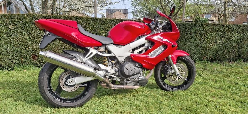 Honda VTR 1000 fire storm 2003, Motos, Motos | Honda, Particulier, Sport, plus de 35 kW, 2 cylindres, Permis Moto A, Manuelle