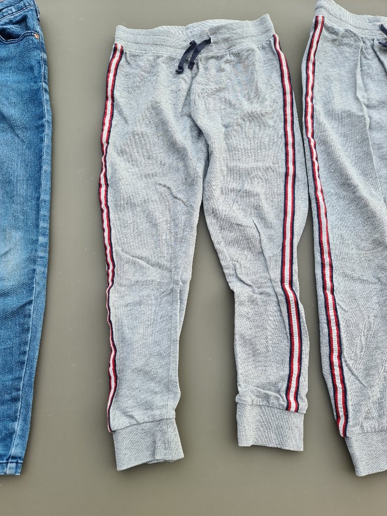 grijze jogging broek met zijstrepen, Besties, 122, Kinderen en Baby's, Ophalen, Zo goed als nieuw, Broek