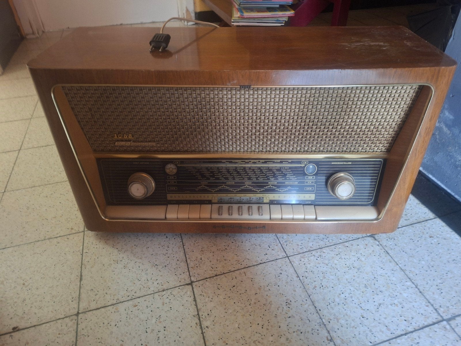 Oude radio, Ophalen