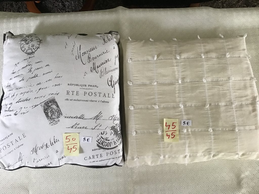 6 oreillers (de tête) avec housses pour seulement 5€ chacun, Enlèvement ou Envoi, Comme neuf, Oreiller