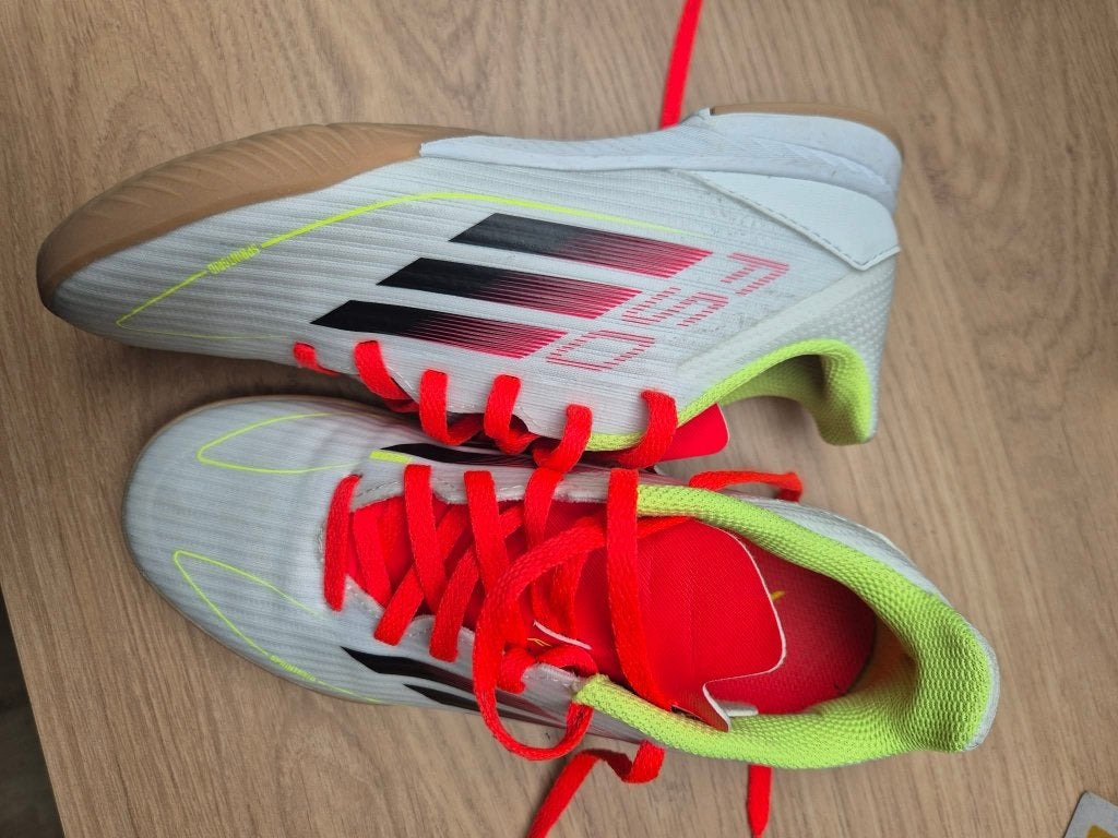 voetbalschoenen -indoor voetbalschoenen Adidas F50 maat 33,5, Ophalen of Verzenden