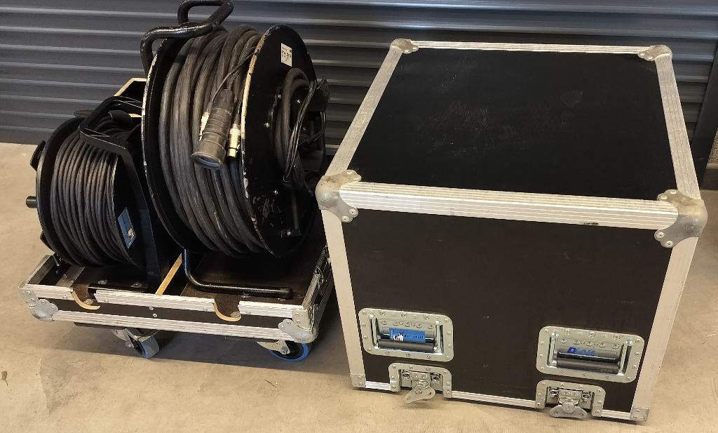 Flightcase met 2x haspel met 60m kabel cat5e/240V/2x DMX/AES, Audio, Tv en Foto, Professionele apparaten, Gebruikt, Ophalen