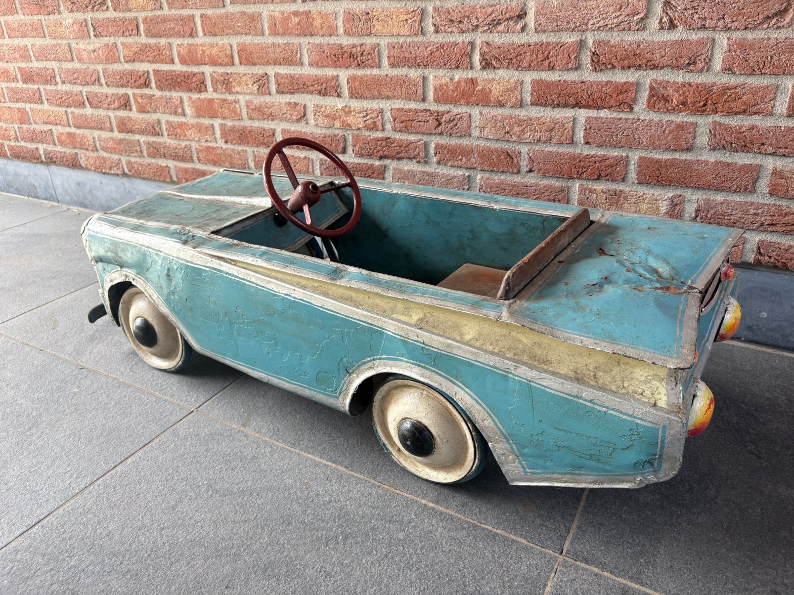 Voiture à pédales, Enlèvement