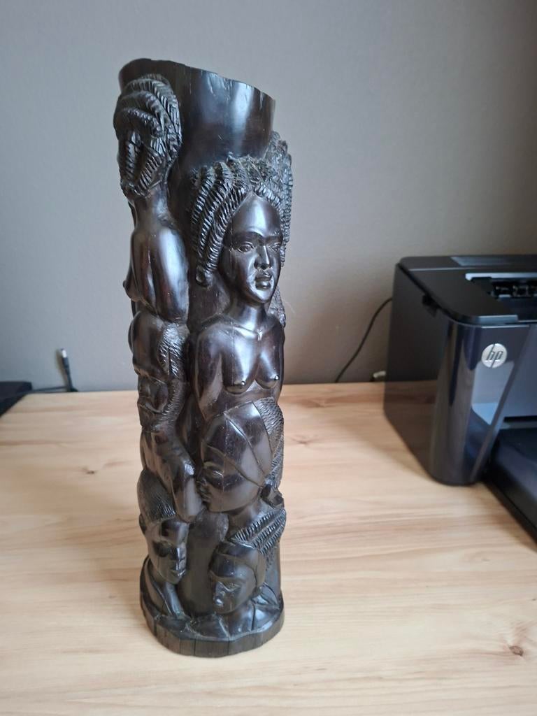 Afrikaans beeld in wenge, Ophalen