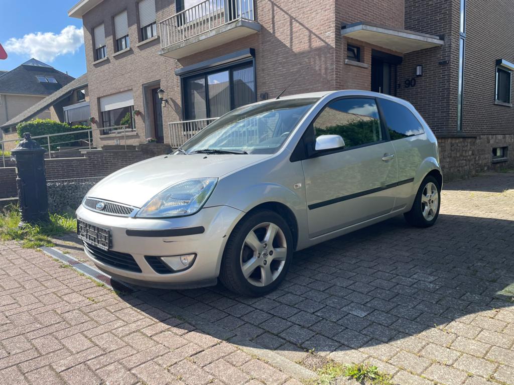 Ford Fiesta - 63.000 KM - 1.3 Benzine - Gekeurd - Airco, Auto's, Ford, 1299 cc, Zwart, Handgeschakeld, Particulier