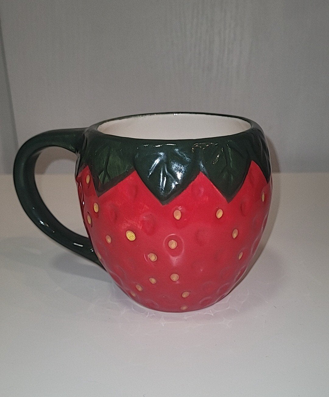 Tasse fantaisie fraise Flying Tiger, Maison & Meubles, Cuisine | Vaisselle, Enlèvement