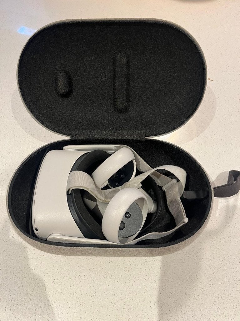 Meta Quest 2 VR 256GB + Controllers + Case, Games en Spelcomputers, Ophalen, Zo goed als nieuw, VR-bril, Overige platformen