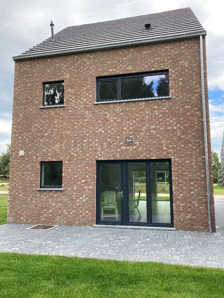 Recente woning met 4 slaapkamers in zeer rustige woonwijk., Immo, Twee onder één kap, Provincie Antwerpen, 190 m², 4 kamers