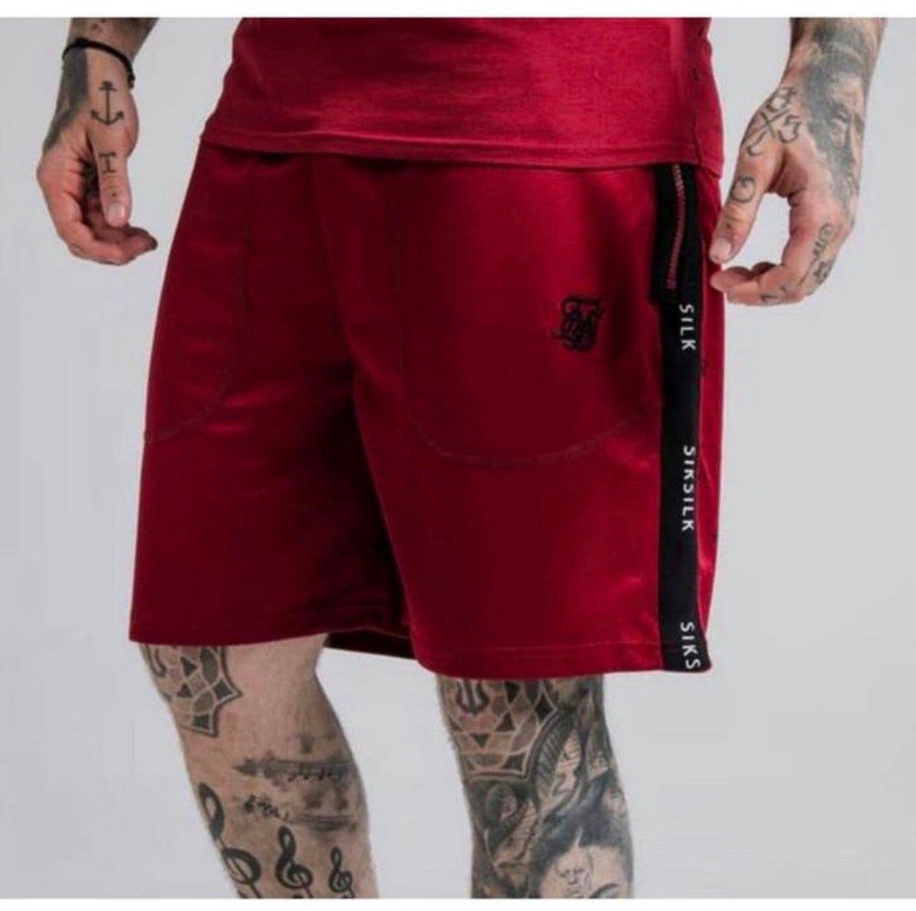 SikSilk Shadow Loose Fit Shorts – Deep Red & Black XS - S, Ophalen of Verzenden, Nieuw, Maat 46 (S) of kleiner, Rood