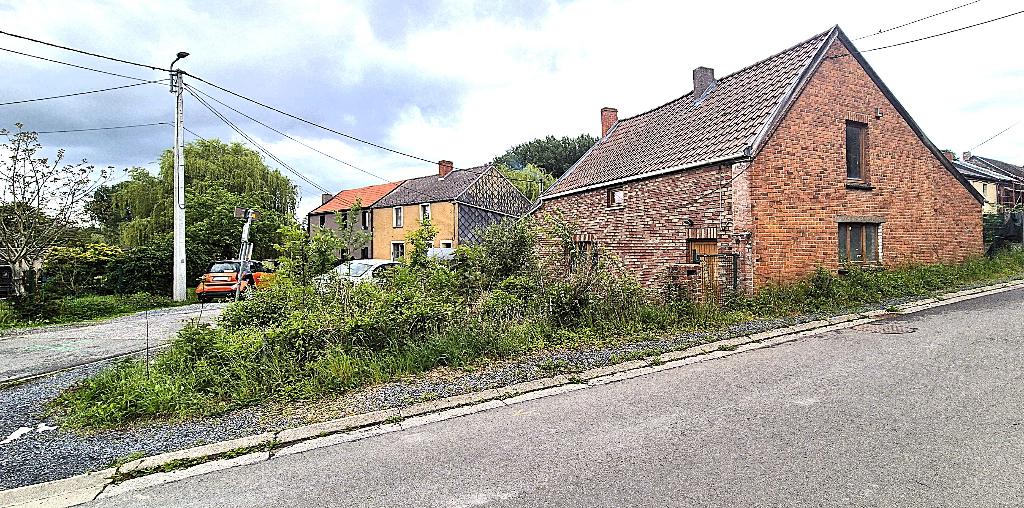 Villa 4 façades de 3 ch et jardin à rénover, Immo, 135 m², 81216 kWh/an, 604 kWh/m²/an, Province de Hainaut