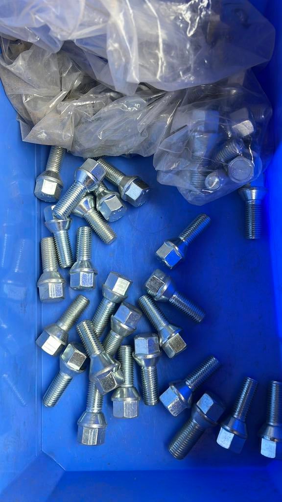 Bouten m 12x 1,25 x30 mm kop 17, Ophalen