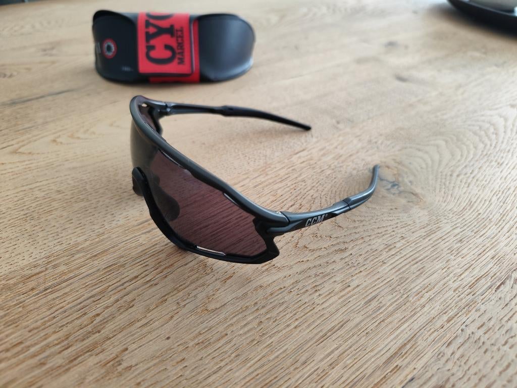 Zwarte koersbril type jawbreaker (merk CCM) met briletui, Fietsen en Brommers, Fietsaccessoires | Fietskleding, Ophalen of Verzenden