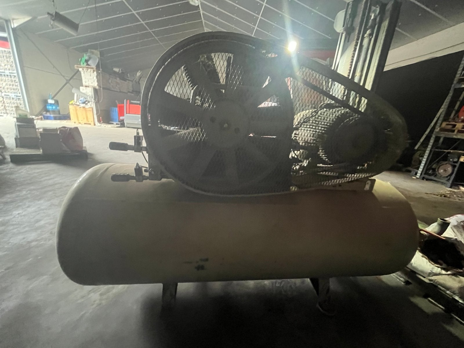 groote compressor, Doe-het-zelf en Bouw, Compressors, Ophalen, Zo goed als nieuw