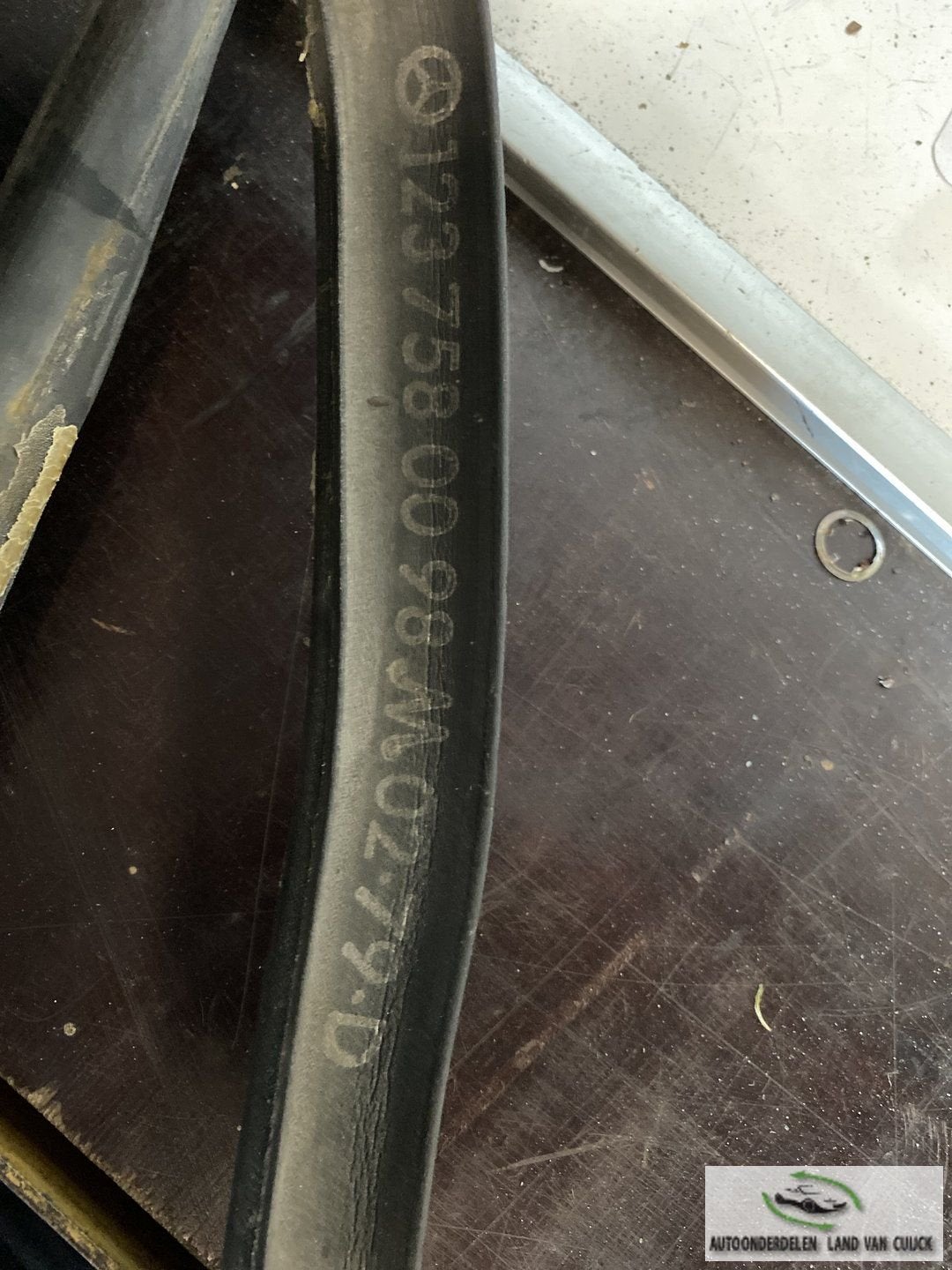Mercedes W123 2.5 B 1978 2400105 Kofferbakrubber origineel 1, Gebruikt, -, -, Ophalen of Verzenden