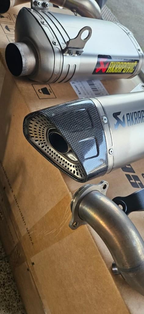 Akrapovic uitlaatlijn voor Husqvarna Vitpilen Svartpilen 701, Motoren, Ophalen of Verzenden