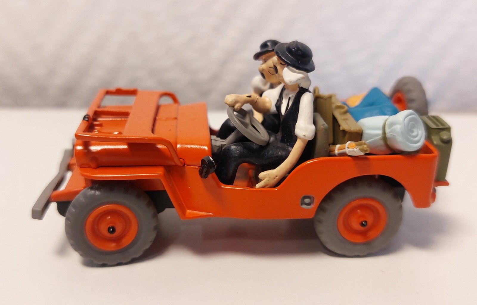 Voiture TINTIN Atlas 1/43 'La Jeep Willys MB Cj 2A' des anné, Collections, Enlèvement ou Envoi, Tintin, Comme neuf, Statue ou Figurine