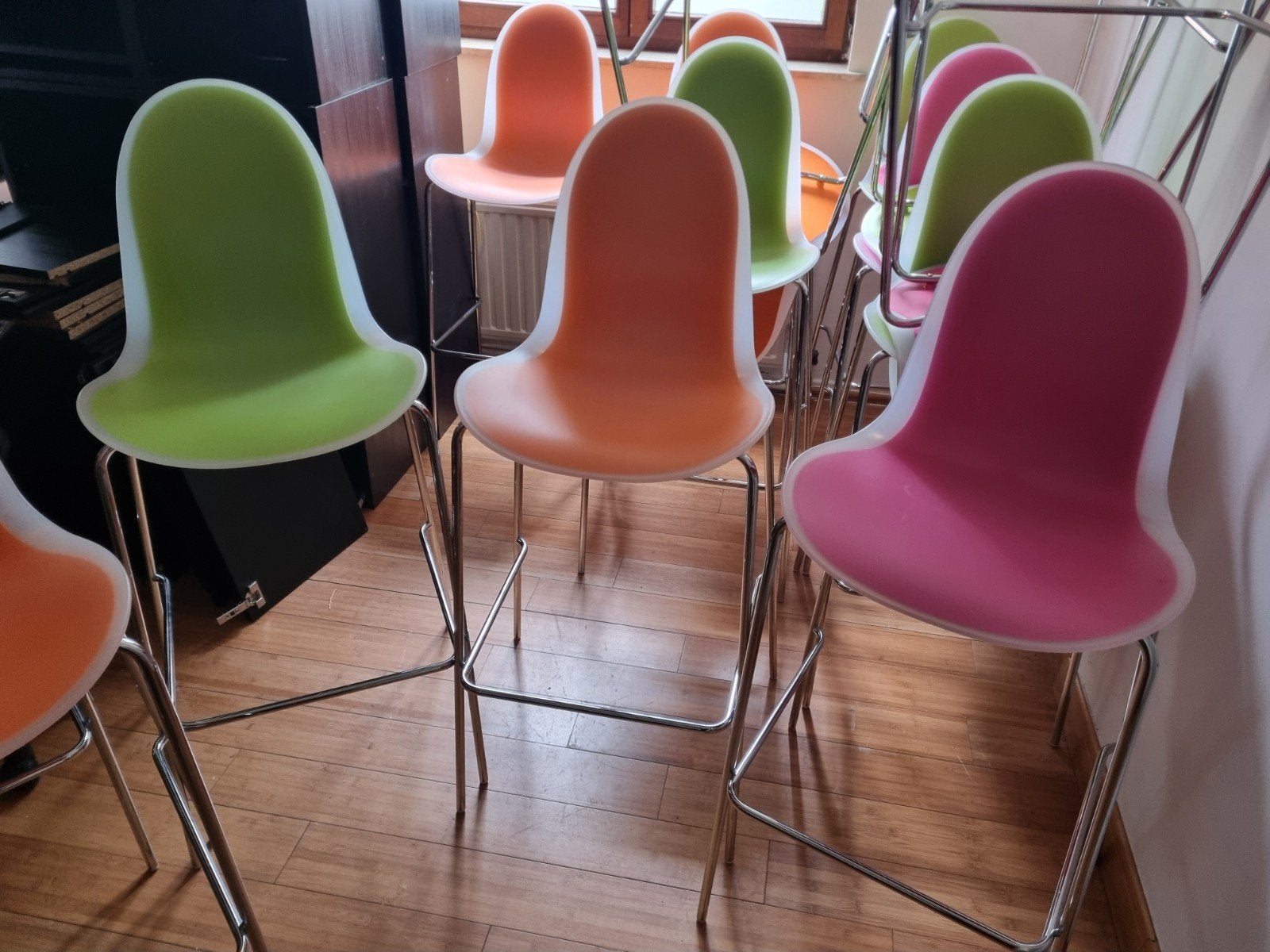 chaises de bar, Enlèvement