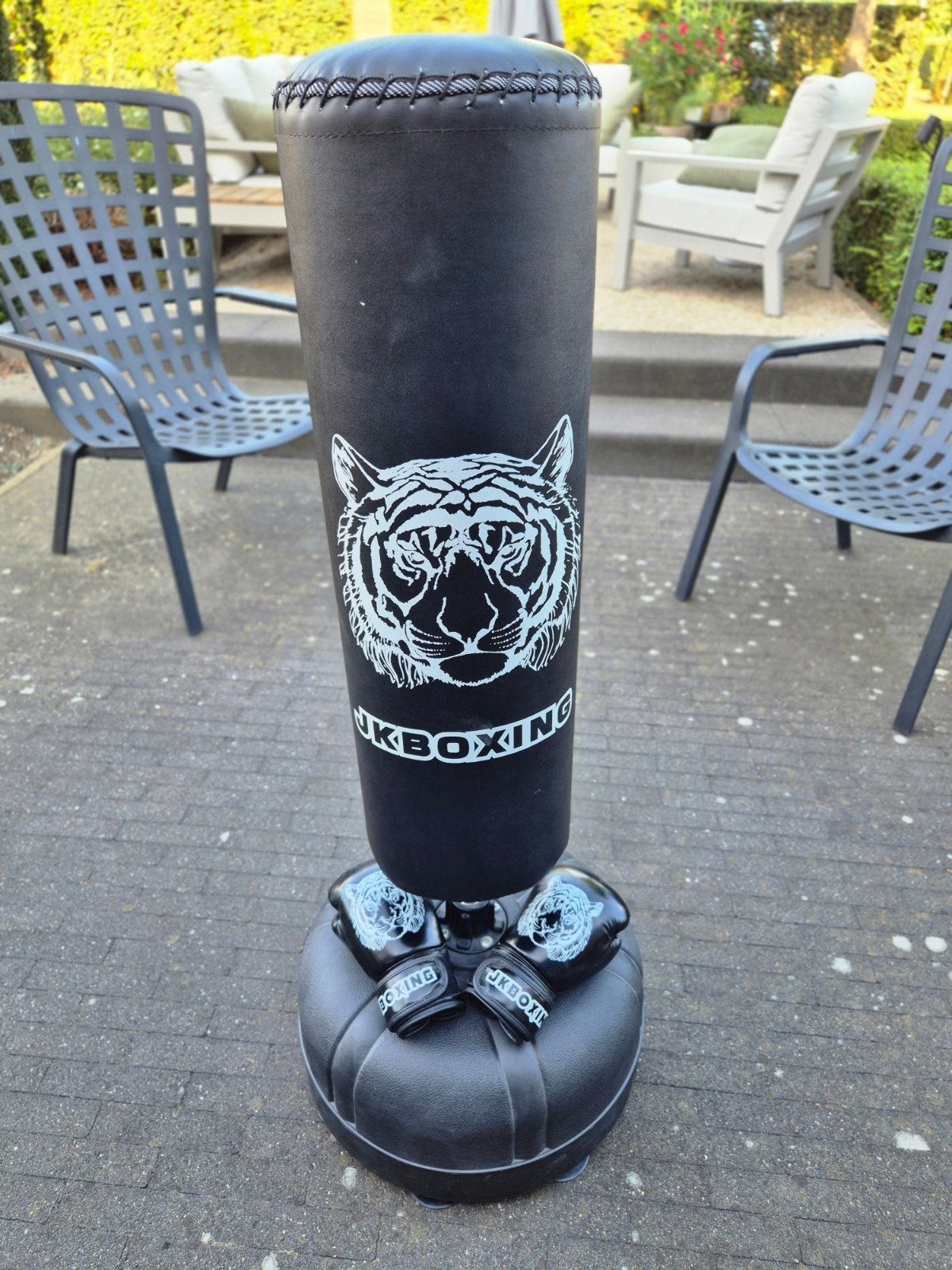 staande boksbal met 2 handschoenen, Ophalen, Boksbal