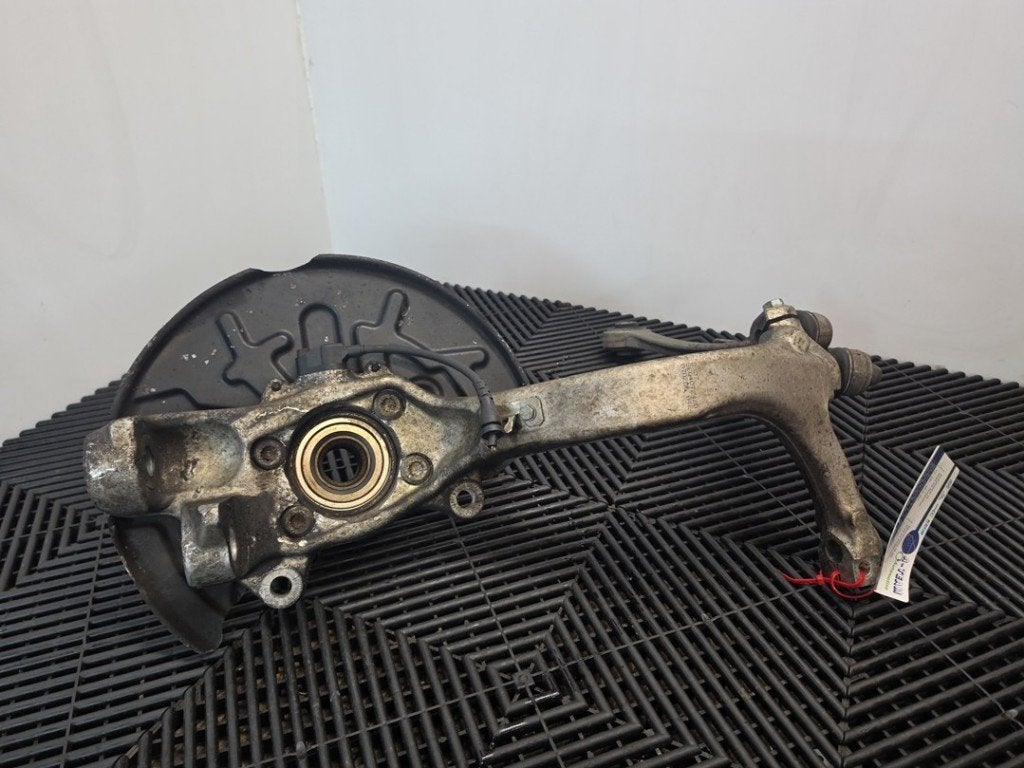 FUSEE AVANT DROITE Audi A4 Avant (B7) (01-2004/06-2008), Auto-Union-Straße  1,
85057  Ingolstadt, DE, Info@audi.de, Audi, Utilisé