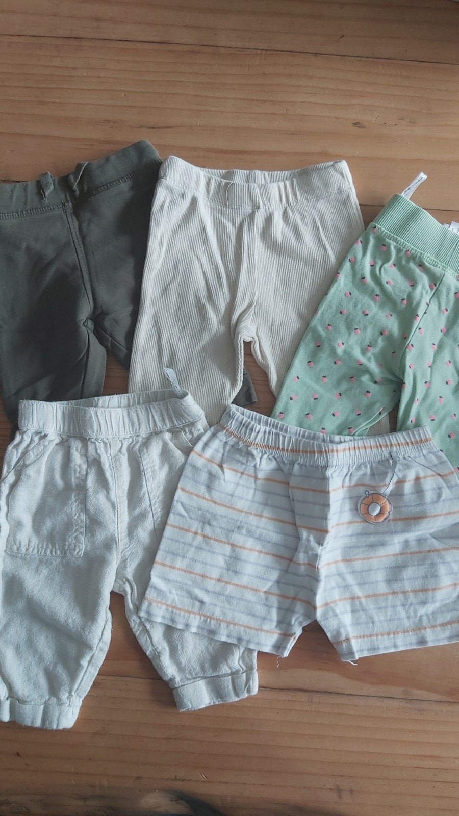 Verschillende babykleertjes, Ophalen