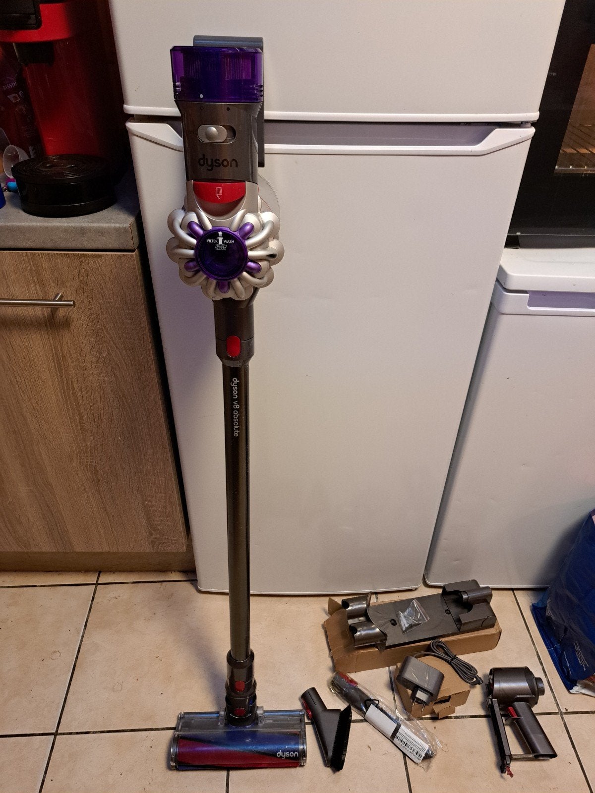 Dyson v8 absolute complet + nouveau moteur+nouvelle batteri, Enlèvement ou Envoi
