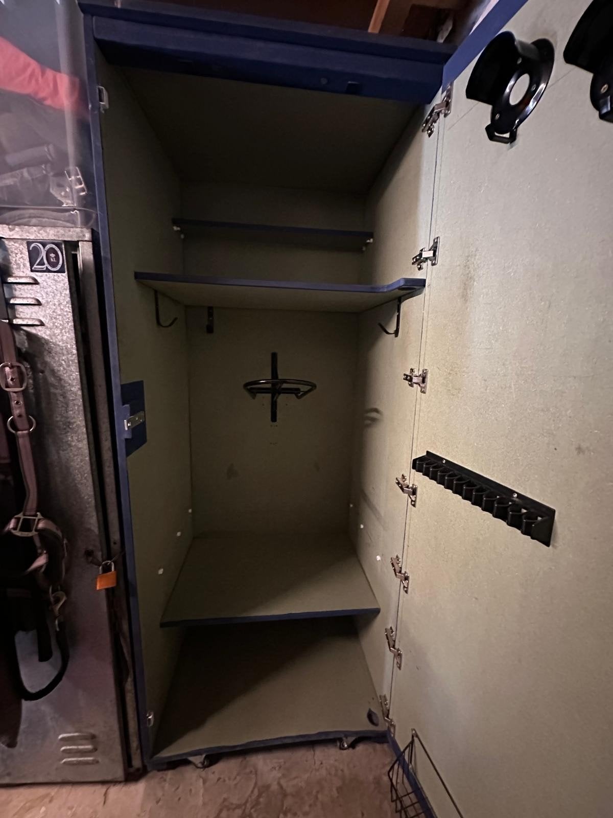 Armoire d'équitation