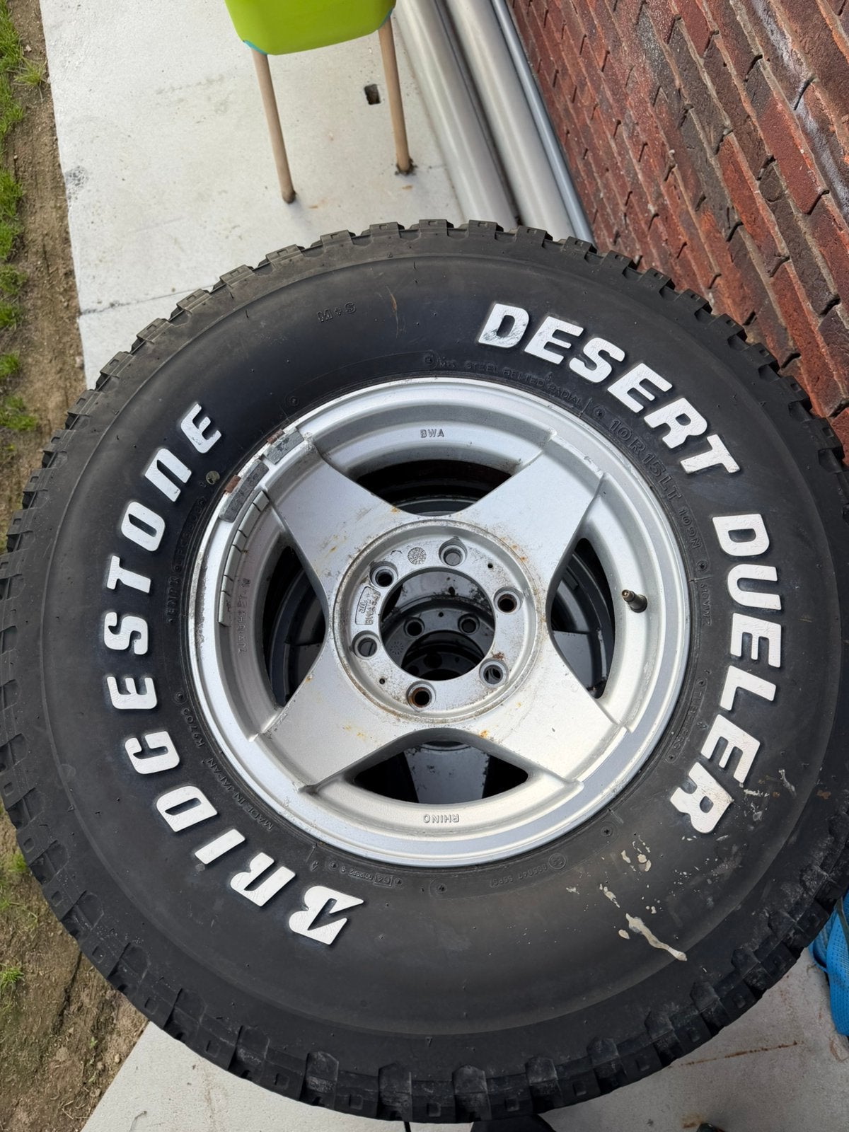 pneus et jantes Nissan Patrol d'origine, Enlèvement, Pneu(s)