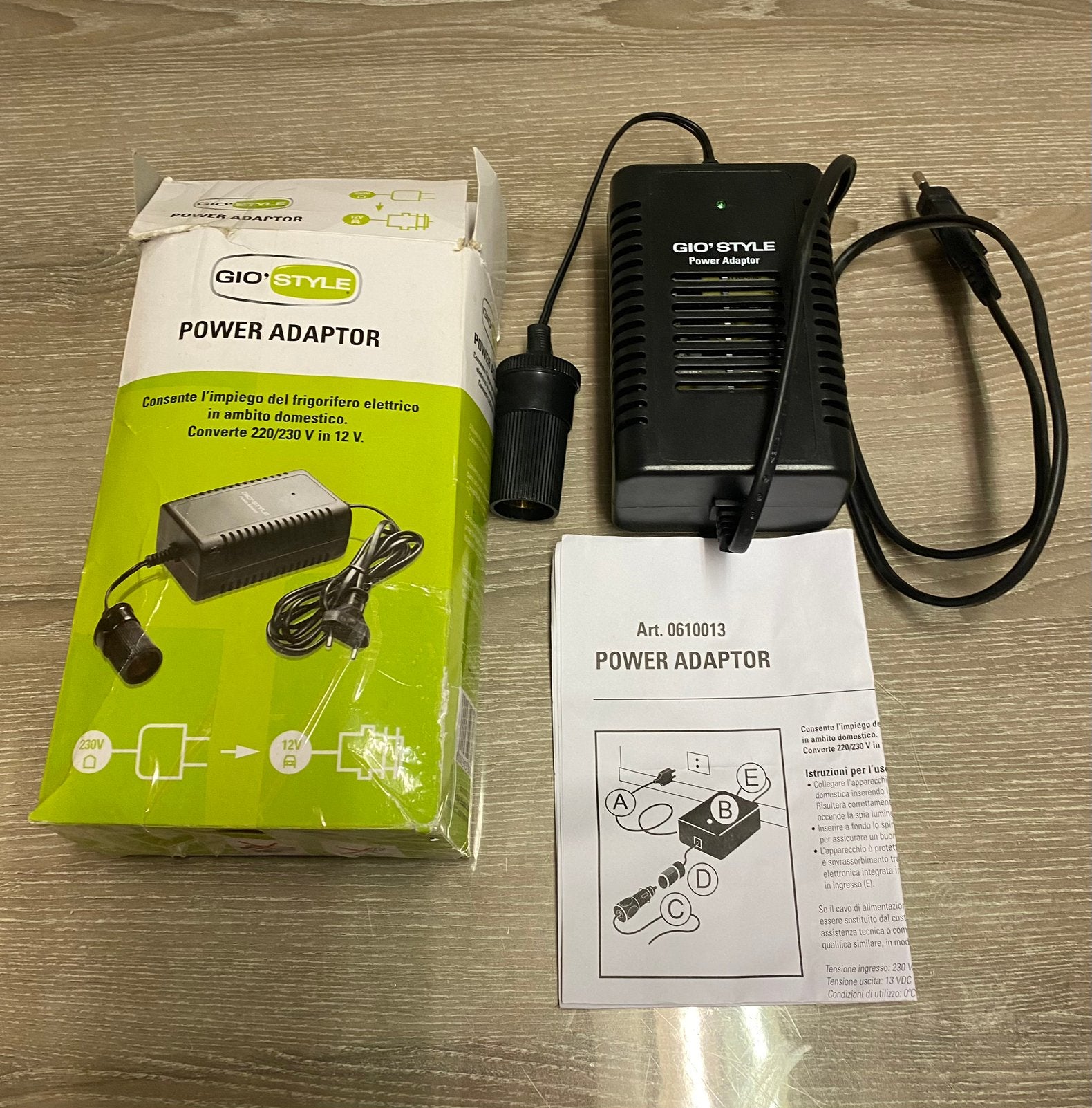 Adaptateur convertisseur 220V vers 12V, NEUF, prix 10€, Enlèvement ou Envoi, Neuf
