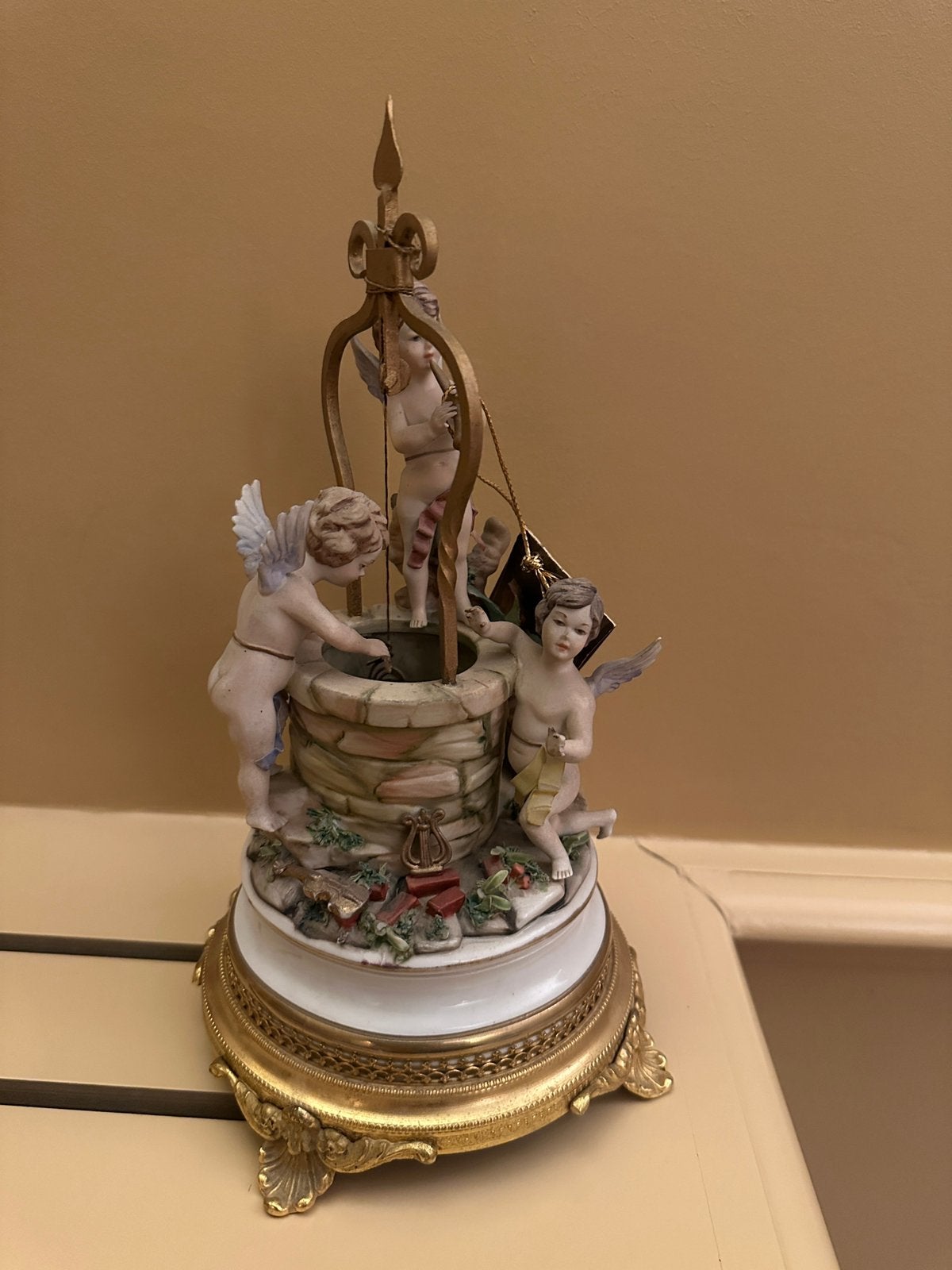 Porselein Carraro Pietro regenwaterput engelen, Antiek en Kunst, Ophalen