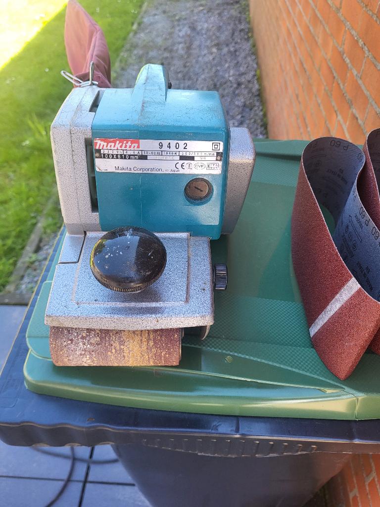 Ponceuse à bande Makita, Bricolage & Construction, Outillage | Ponceuses, Enlèvement, Ponceuse à bande