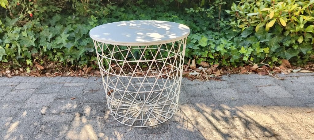 Table d'appoint en acier métallique avec rangement, Maison & Meubles, Tables | Tables d'appoint, Enlèvement, Comme neuf, Autres formes