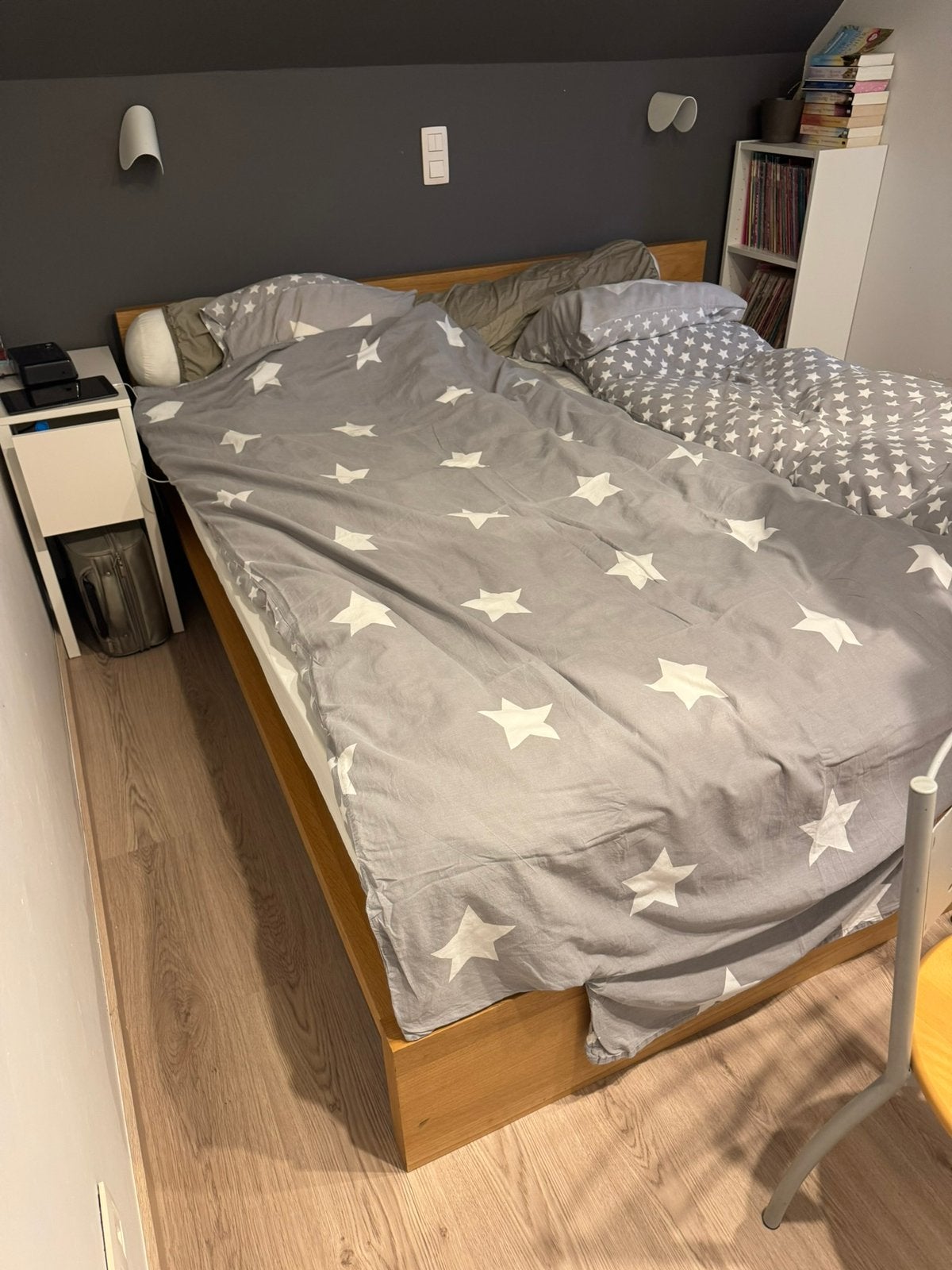 IKEA MALM bed 180x200 + lattenbodem (elektrisch), Huis en Inrichting, Slaapkamer | Complete slaapkamers, Ophalen, Zo goed als nieuw