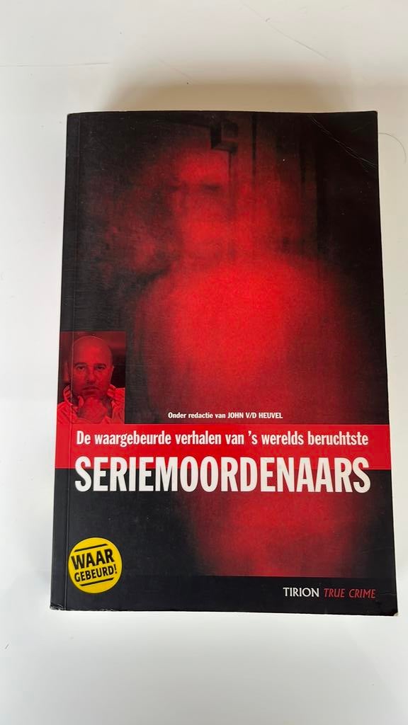 Misdaadboek seriemoordenaars, Boeken, Ophalen of Verzenden, Gelezen