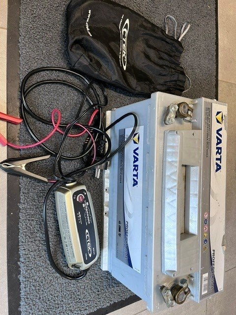 Semi-tractie batterij en lader CTEK te koop, Particulier, Omvormer of Lader