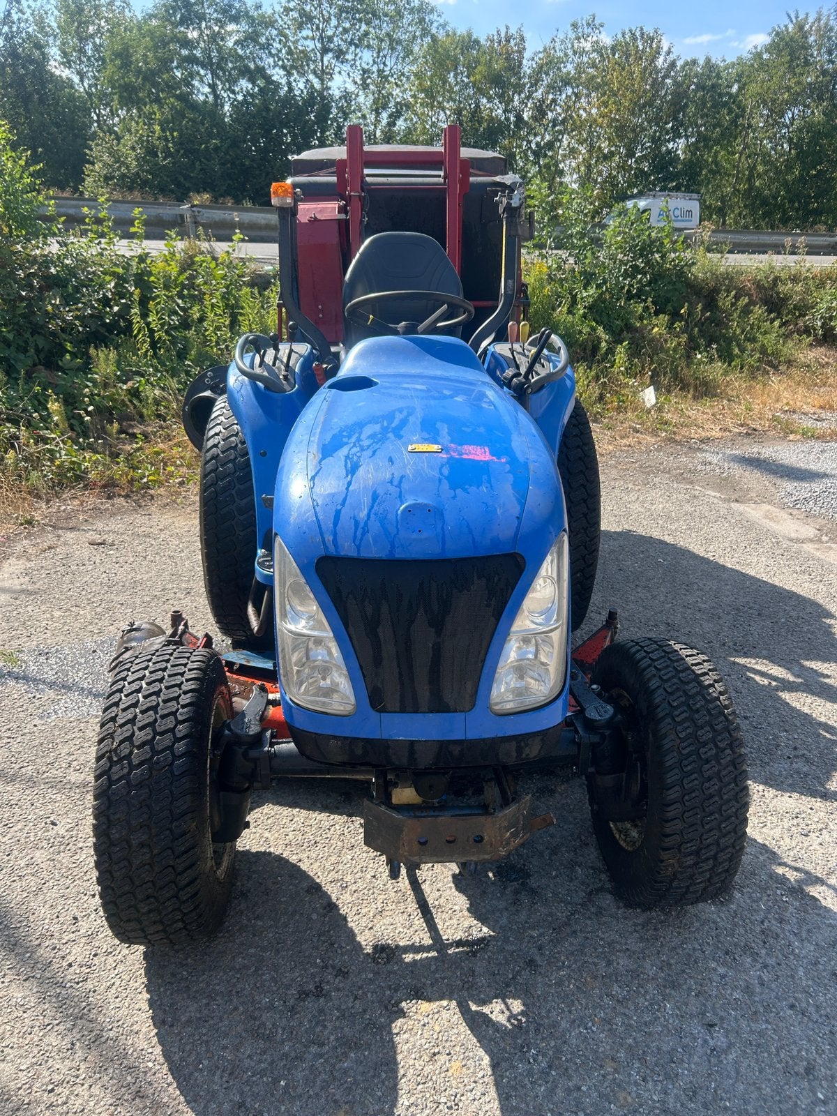 New holland 30cv avec coupe et bac, Jusqu'à 80 ch, 5000 à 7500, Enlèvement, Utilisé